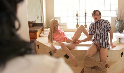 Что за неумехи! Мама учит дочку и ее брата прелестям семейного траха