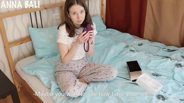 Мелкая сестренка была немного розачарована подарком, потому брат подогнал ей взрослую игрушку